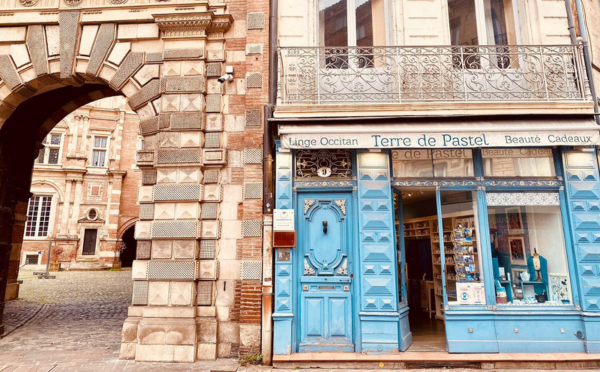 maison-bleu-pastel-toulouse-entree.jpg